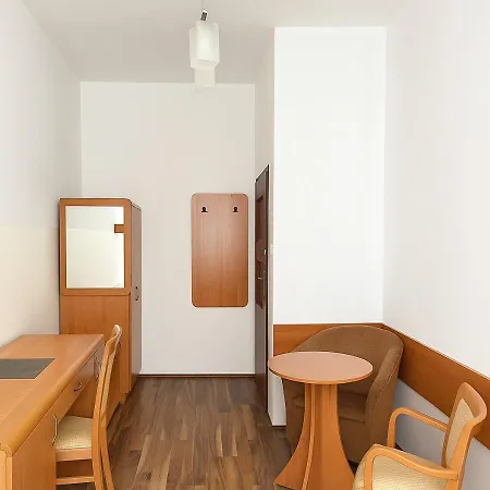 Vandrerhjem Babel Hostel, Dworzec Pkp, Rynek *